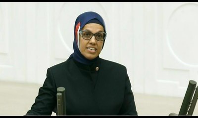 Merve Kavakçı'nın taktığı aynı renklerde başörtüsü takarak yemin etti