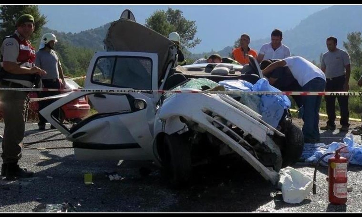 Antalya'da feci kaza: 5 ölü, 1 yaralı