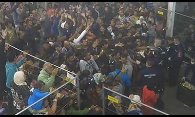 Macaristan'daki kampta mültecilere 'hayvan' muamelesi