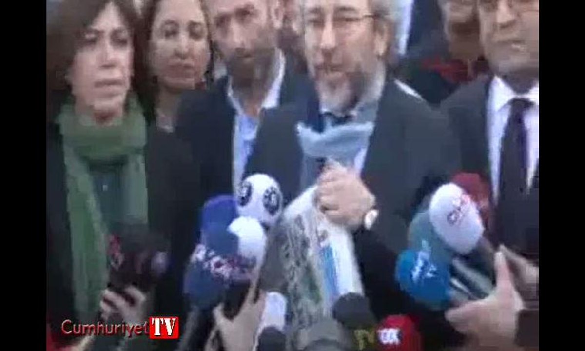 Can Dündar ve Erdem Gül'den adliye önünde açıklama