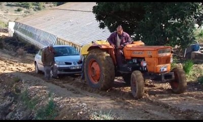 AKP'li başkan oy vermeyenleri çamurda bıraktı