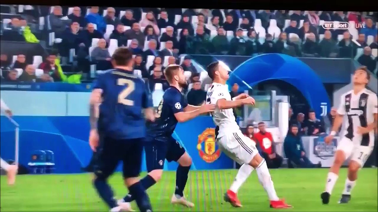 Dybala fantastic control vs Man United!