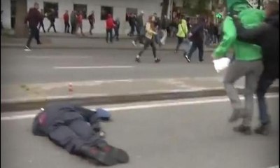 Eylemciden polis şefini bayıltan yumruk