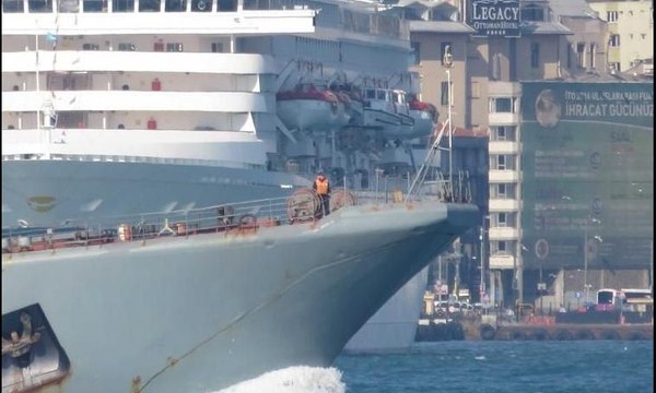 Rus savaş gemileri İstanbul Boğazı'ndan geçti