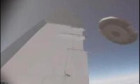 Rus savaş uçağının kamerasına takıldı... Uçağı teğet geçen cisim 'UFO' mu?