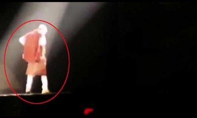 Justin Bieber sahneden düştü