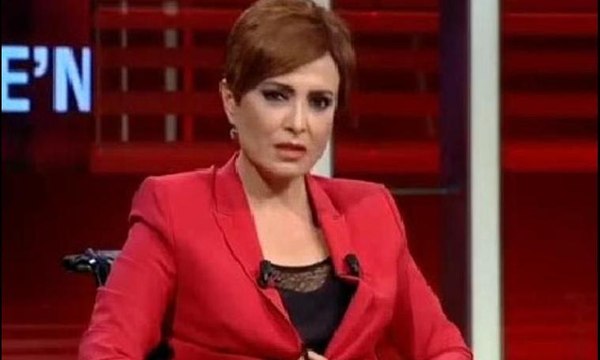 CNN Türk'te sunucuyu şaşırtan telefon: 'Siz dolandırıcı mısınız?'