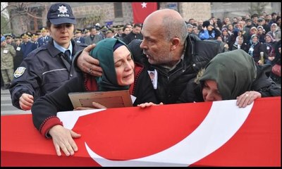 Kayseri şehitlerine ağladı