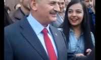 Bozkurt işareti yapan Başbakan Yıldırım, bu sefer de İzmir Marşı söyledi