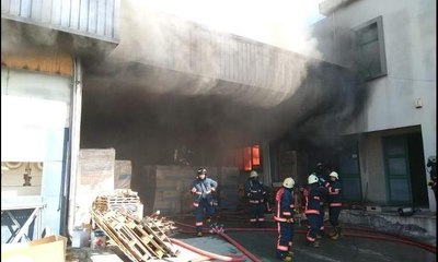 İstanbul'da fabrikada yangın