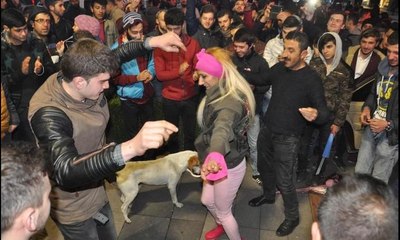 Trabzon'da kolbastılı galibiyet sevinci