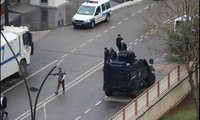 Gaziantep'te hareketli saatler: Emniyet Müdürlüğü önünde silah sesleri