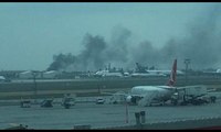 Atatürk Havalimanı'nda büyük panik... Kalkışa hazırlanan uçakların yakınında yangın