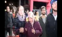 Tahliye olan Hava Harp Okulu öğrencilerinin ailelerinden İzmir marşlı karşılama