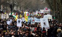 Paris'te polis şiddetine karşı protesto