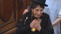 Primera mujer indígena parlamentaria recibe la máxima condecoración en Bolivia