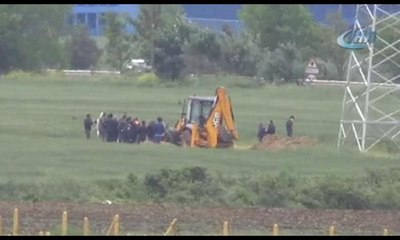 İstanbul'da D-100 kenarında kazı: Jandarma "gömülen paraları" arıyor