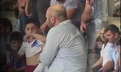 Hangi ara bu kadar holigan oldunuz? Tribünde iki küçük çocuğun formasını çıkardılar