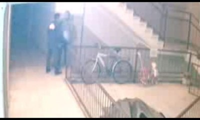 Bıçaklı dehşet kamerada