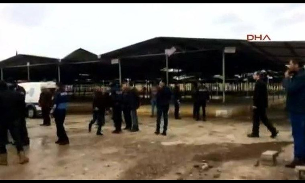 Afrin'den atılan roket Reyhanlı'da pazar yerine düştü