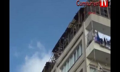 Kilis'te Valilik yakınına roketli saldırı