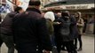 İranlı aile, fazla ücret istediğini iddia ettikleri taksiciyi dövdü