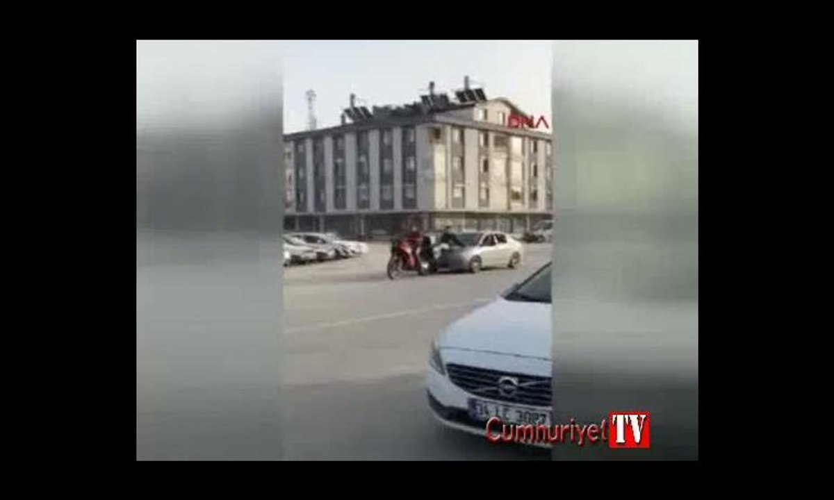 Benzini biten motosikleti otomobille iteklediler