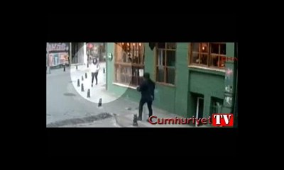 Kadıköy'de genç kıza yumruklu saldırı!