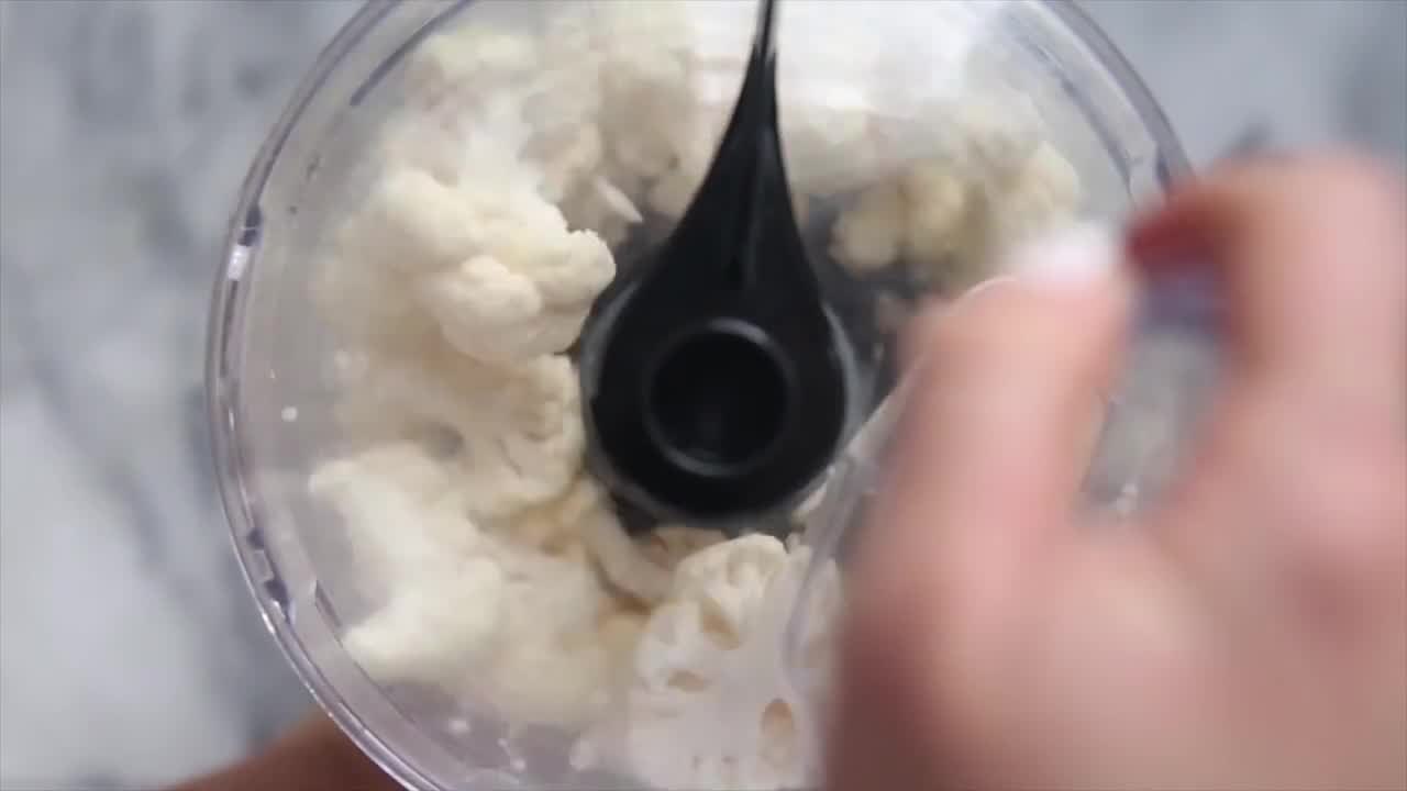 Everything Bagel Topped Cauliflower Rolls