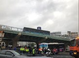 Otobüs Kaza Yaptı; Tramvay Seferleri Aksıyor