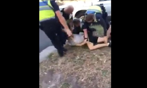 Polis Yerdeki Zanlıya Tekme Attı