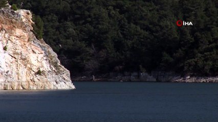 İzmir’in o barajında sular çekildi, bir köy ortaya çıktı
