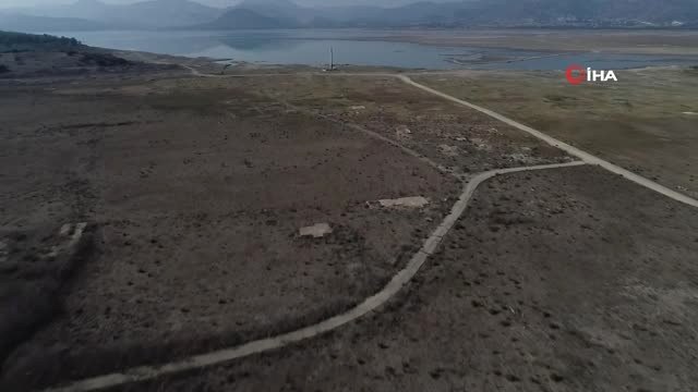 İzmir'in O Barajında Sular Çekildi, Bir Köy Ortaya Çıktı