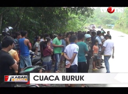Pohon Tumbang Pasca Hujan Angin Tewaskan Satu Orang