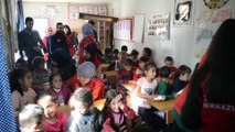 Gençlik Merkezi gönüllüleri köy çocuklarını sevindirdi - BİTLİS