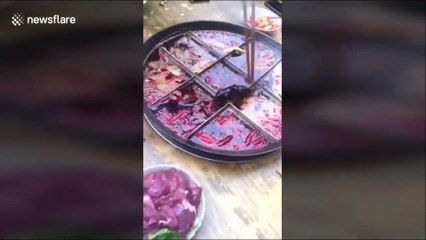 Des clients d'un restaurant trouvent une souris morte dans le plat qu'ils étaient sur le point de manger