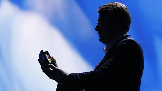 سامسونگ از تلفن همراه هوشمند تاشو با دو صفحه نمایش رونمایی کرد