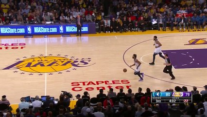 Jimmy Butler joue... avec une main dans le short