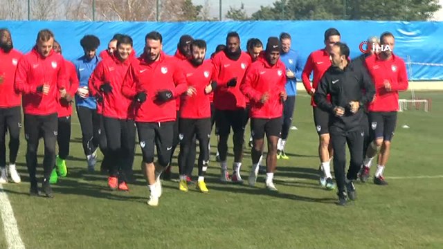 Mehmet Özdilek: “Göztepe maçından galibiyet alıp milli takım arasına moralli girmek istiyoruz”