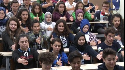 150 Öğrenci Aynı Anda Hipnoz Oldu