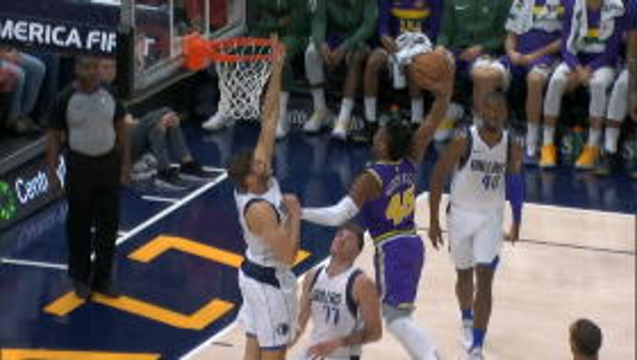 Mitchell on song with massive dunks for Jazz