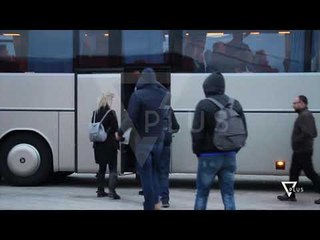 Kaçifa do varroset me rroba ushtarake dhe flamur grek - News, Lajme - Vizion Plus