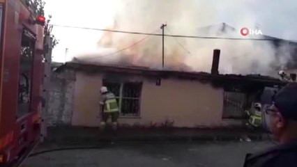 Burhaniye'de Çıkan Yangında Bir Ev Kül Oldu