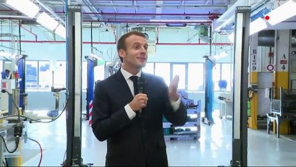 Emmanuel Macron : une tournée faite de polémiques
