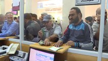 موظفو حماس يتسلمون رواتبهم بأموال قطرية في إطار جهود التهدئة في غزة