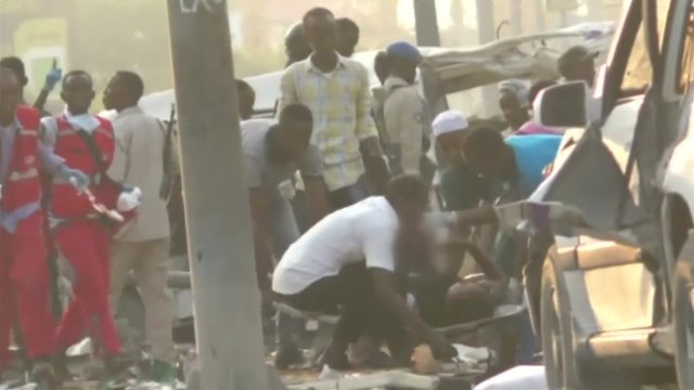 소말리아 차량폭탄 테러로 최소 17명 사망 / YTN