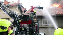 Un violent incendie ravage un garage automobile