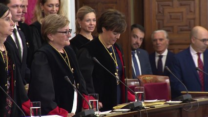 Santamaría alerta contra el populismo en la toma de posesión de su nuevo cargo