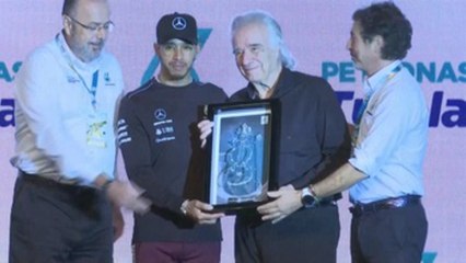 Hamilton va por la corona de constructores