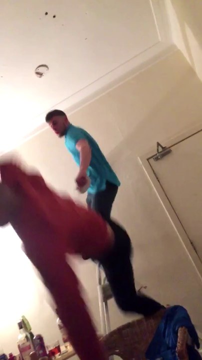 Son pote est vraiment le pire des amis...